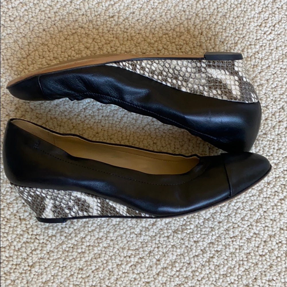 AGL shoe with snake print wedge heel size 39